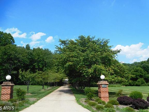 2nd image of 2411 Oakmont Ct