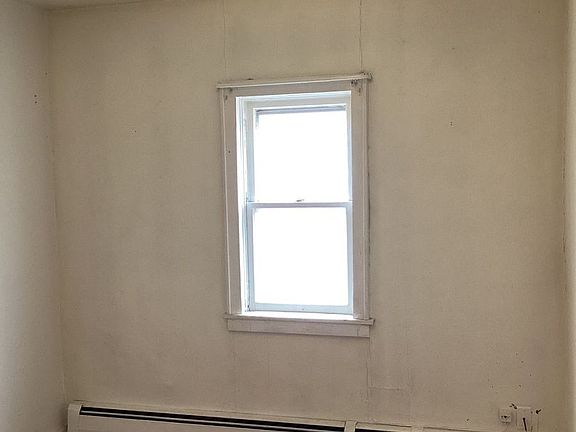 3rd image of 31 W King St #7