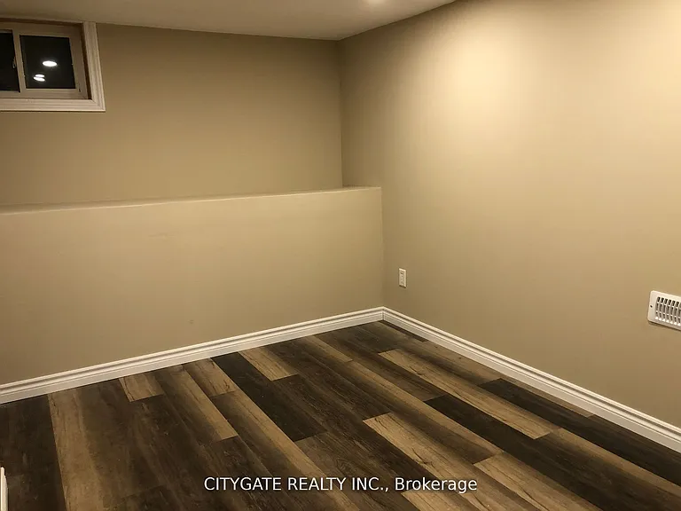 7 Milton Heights Cres — Photo 7