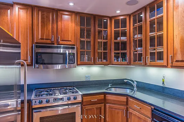 Rented by Town Residential | media 28