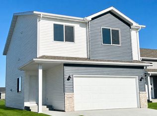 6868 Thomas St, Horace, ND 58047