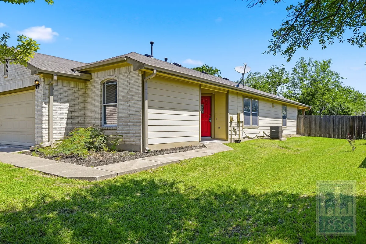 Building Photo - 228 Pearl Lake Dr