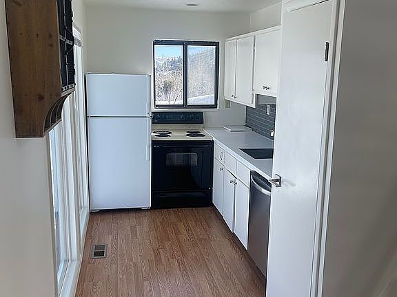 5th image of 4553 Balsam Dr