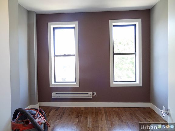4th image of 1374 Putnam Ave