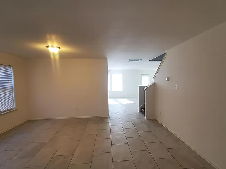 109 Southwestern Dr — Photo 5