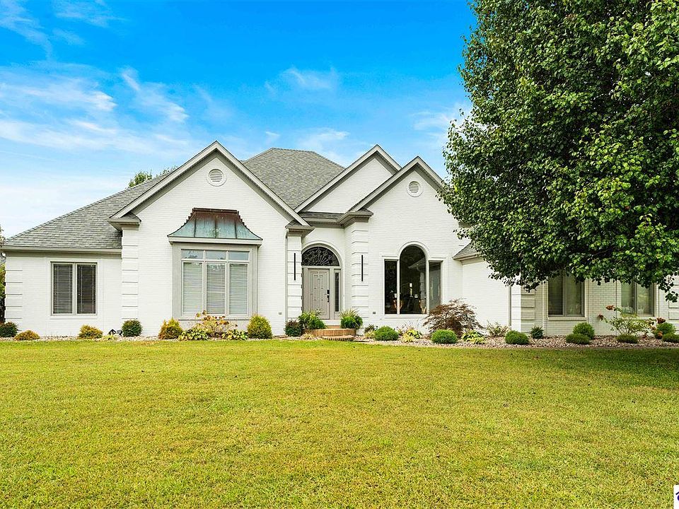 1st image of 807 Lakeside Dr