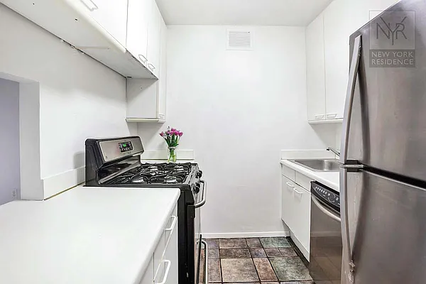 Rented by New York Residence | media 8