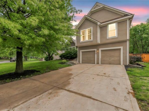 5167 Roundtree St, Shawnee, KS 66226
