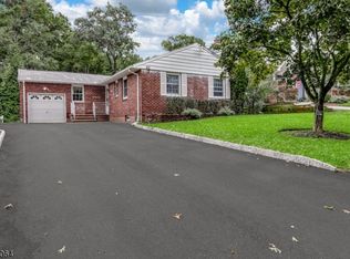 42 Minnehaha Blvd, Oakland, NJ 07436