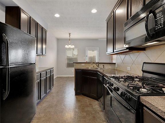 5th image of 11515 Champions Green Dr