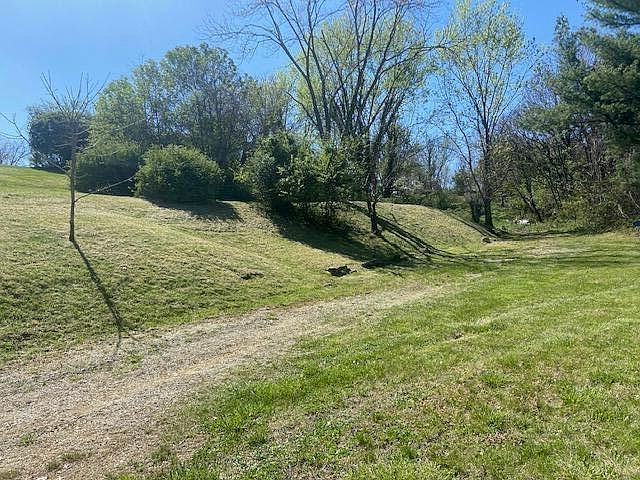 2nd image of 953 N Mill Rd