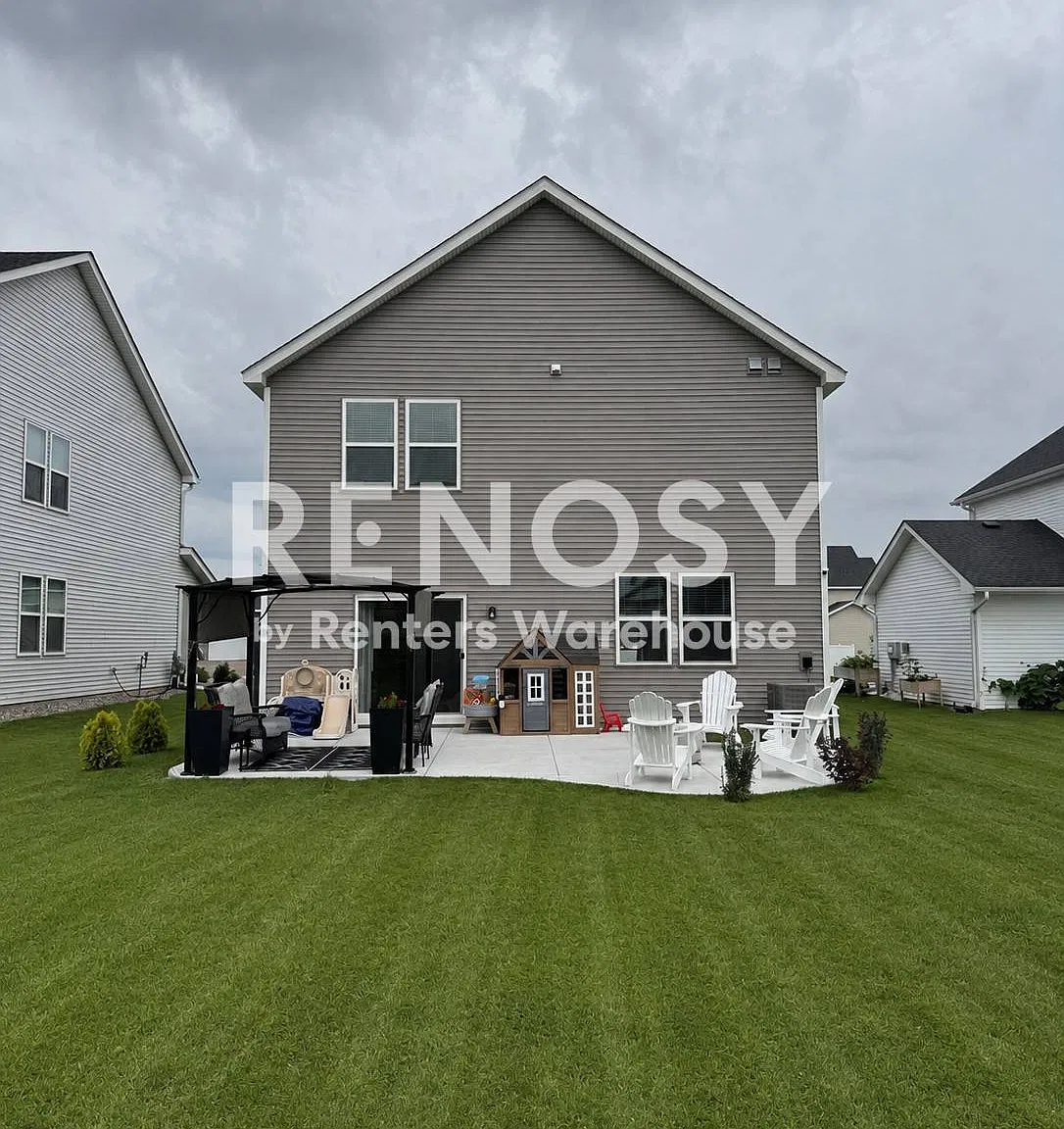 Available Immediately Beautiful 4 Bdrm 3 Bath Home In Rosemount — Photo 2