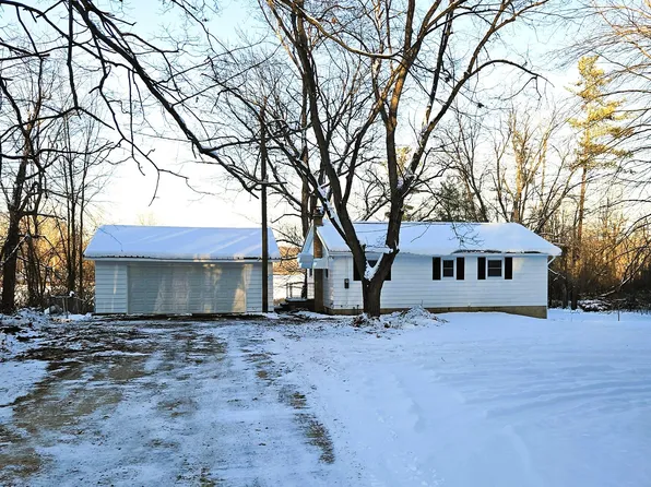 4725 E Sager Rd, Hastings, MI 49058