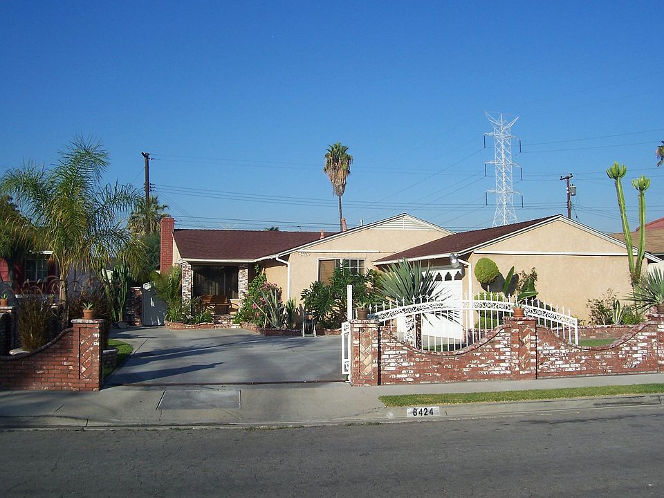 Front view of home
