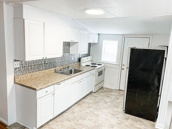 2nd image of 3823 Caroline Ave #B