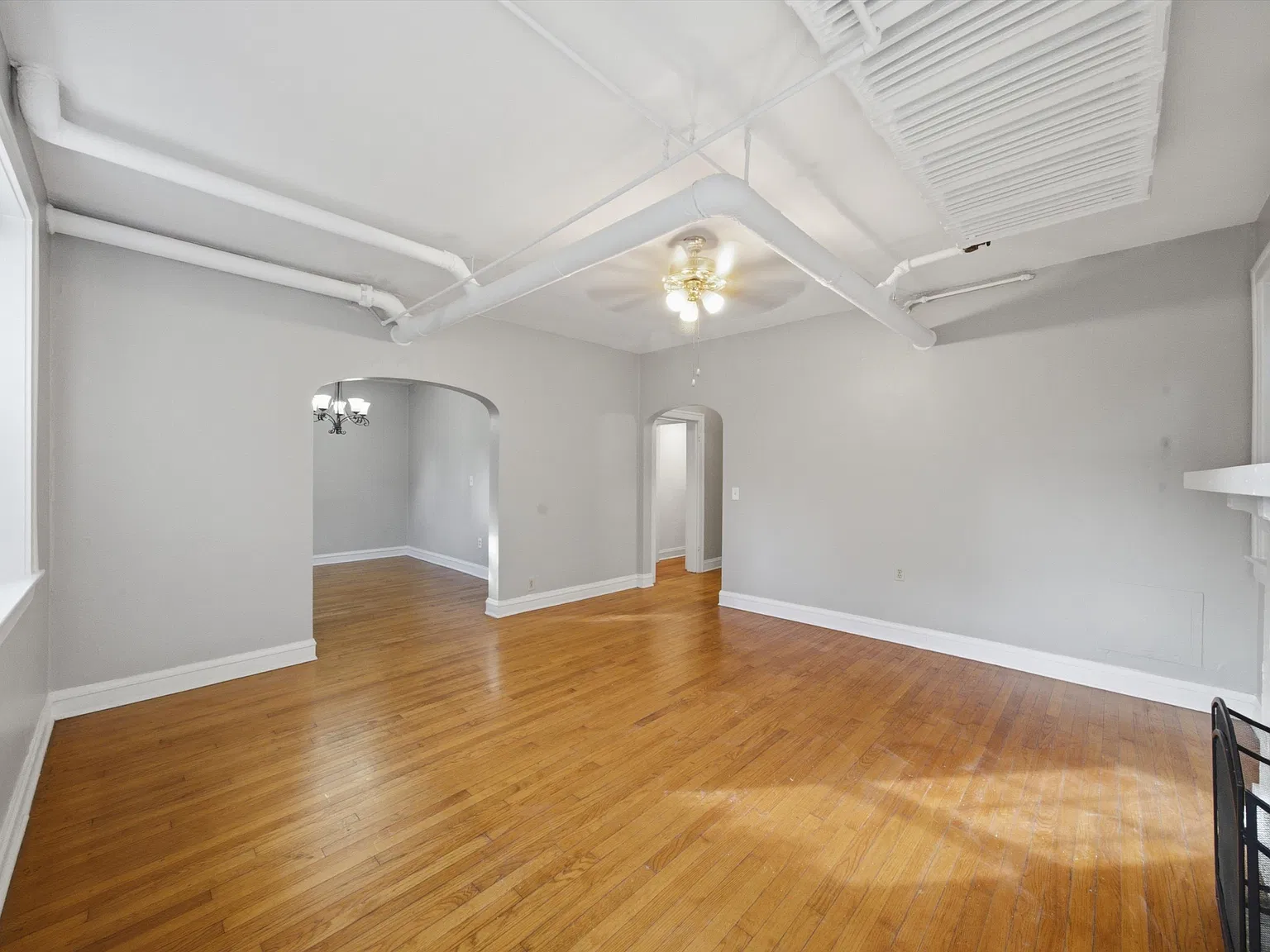 Rarely Available 2 Bed with Great Location Near El & Metra! Parking Available! — Photo 1