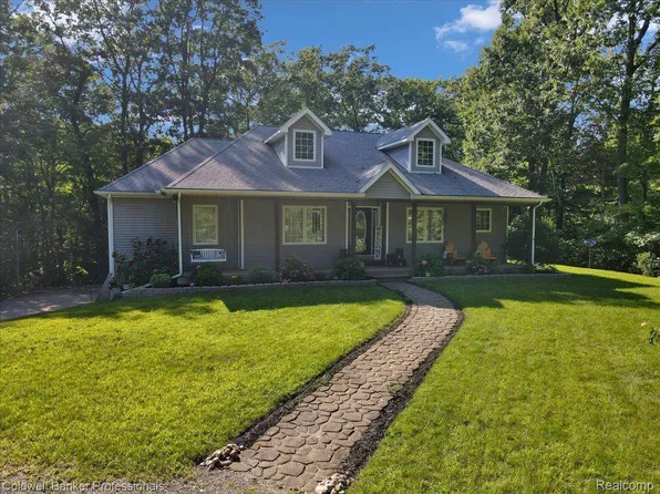 9642 N Lake Rd, Otter Lake, MI 48464