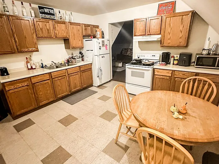 429 Niagara St #1/2 — Photo 2