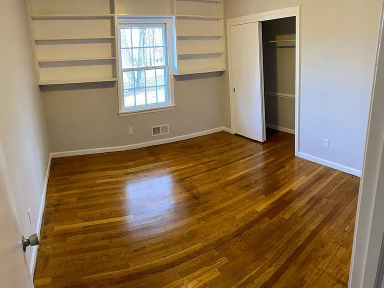 130 Yorkshire Cir — Photo 11