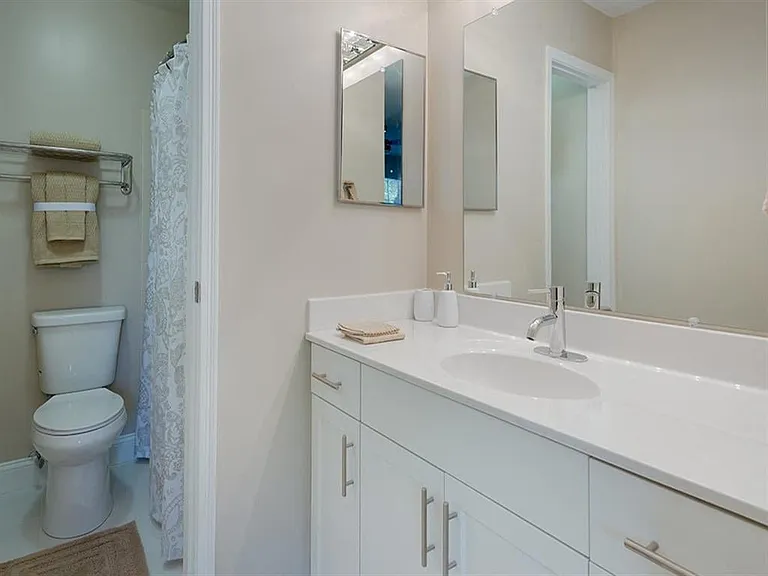 Clean, Modern Bathroom Finishes