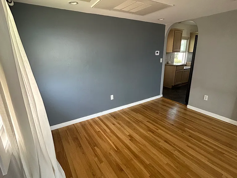 3007 Columbia St — Photo 8