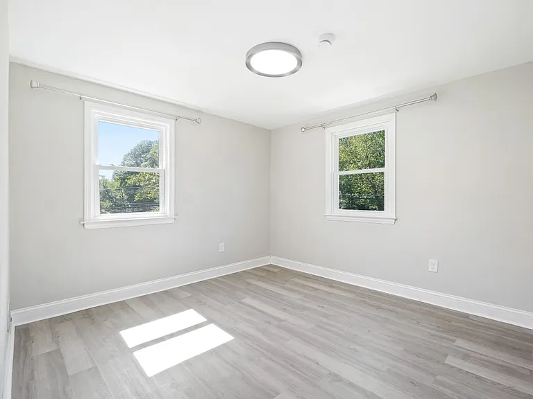 5204 Lackawanna St — Photo 17