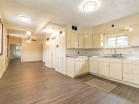 3rd image of 700 6th St