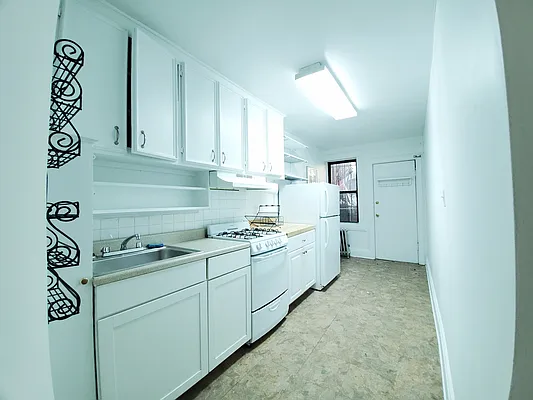 Rented by Skyline Group Real Estate | media 13