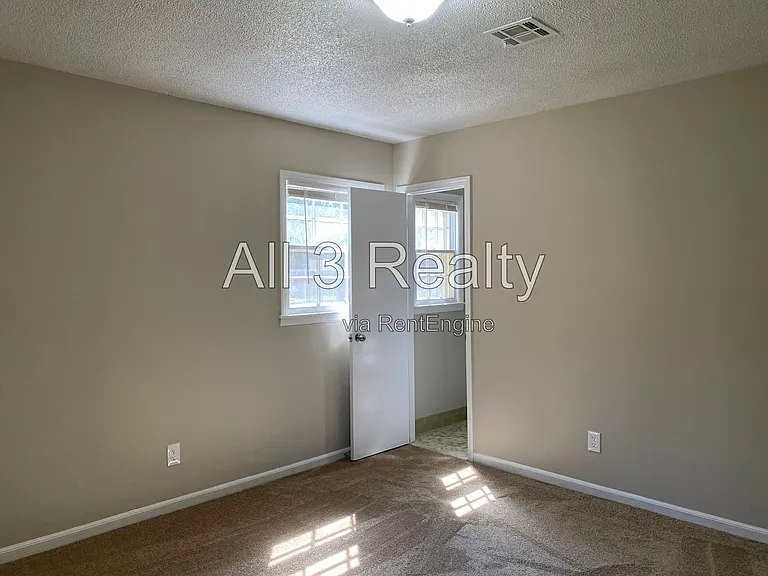 306 Oakwild Dr — Photo 23
