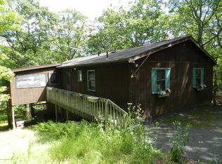 181 Mockingbird Ct, Bushkill, PA 18324