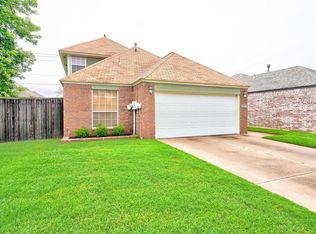 2627 Briarcliff Dr, Moore, OK 73170