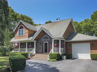 40 Sherwood Rd, Hampton Bays, NY 11946