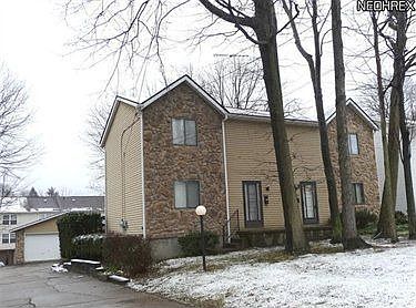 1st image of 832 & 834 Loomis Ave