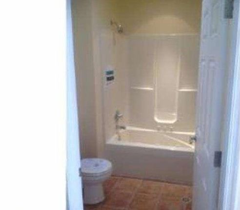 5th image of 7426 Buist Ave