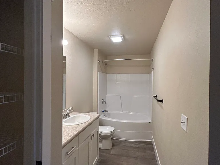 764SQFT Unit Bathroom
