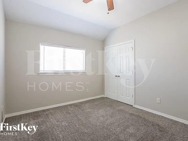 8015 N Tarrytown Crossing Dr — Photo 11