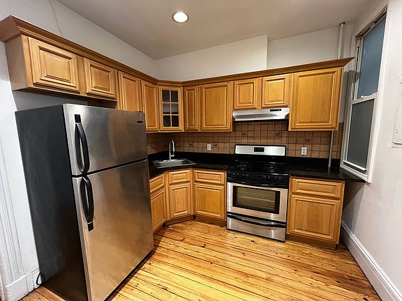 4th image of 174 Russell St APT 2R