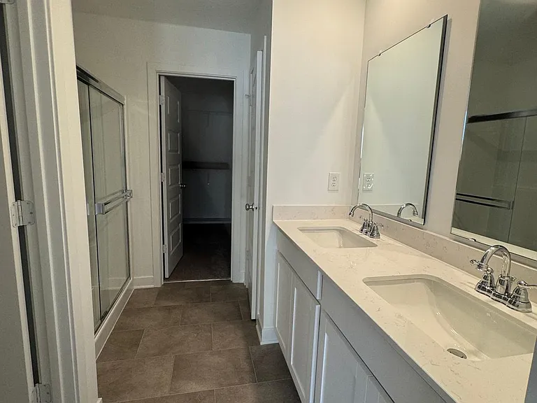 7586 Fallsworth Dr — Photo 10
