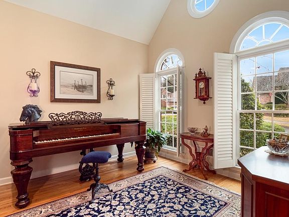 3rd image of 3260 Millwood Trl SE