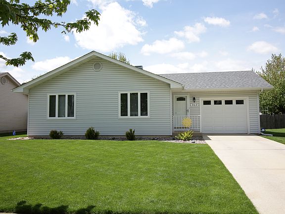 3rd image of 302 Basswood Dr #4