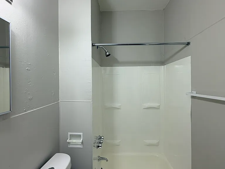 401 Sherman Ave #6 — Photo 9