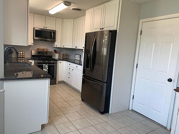 2nd image of 2713 Sandalwood Ln