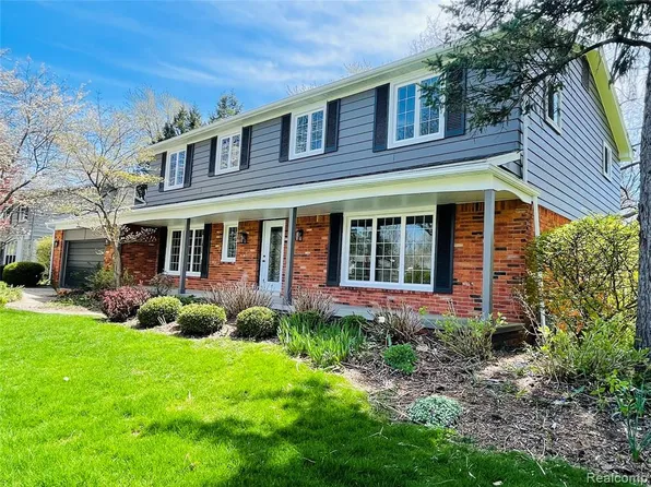600 Sedgefield Dr, Bloomfield Hills, MI 48304