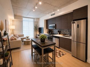111 Bathurst St #426, Toronto, ON M5V 0M9