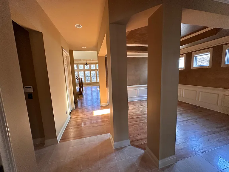 3258 Kentworth Ln — Photo 6
