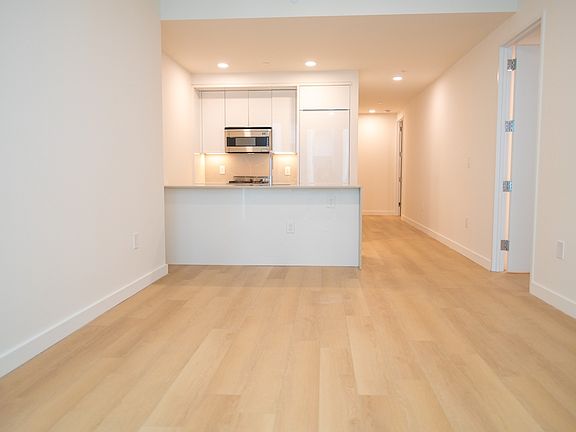 4th image of 20 Broad St #1022