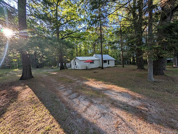 3rd image of 3821 S Townline Rd