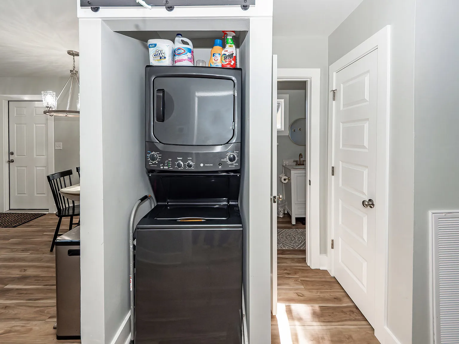 1511 Larry St. — Photo 2