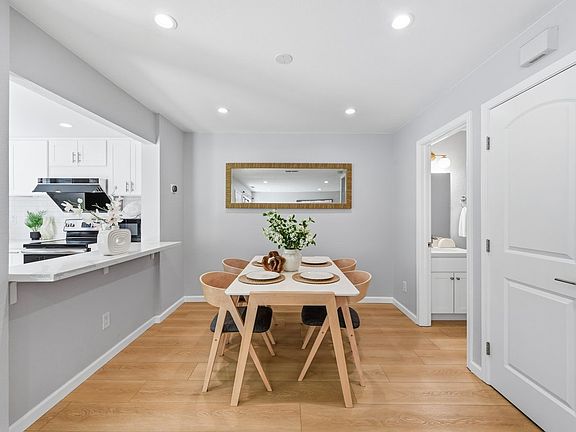 4th image of 1017 Chula Vista Ter
