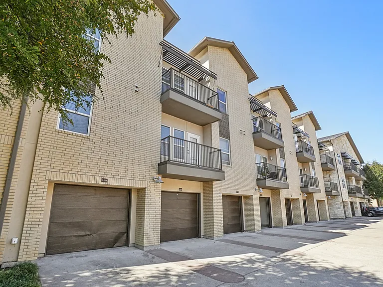 Mercer Crossing Apartments — Photo 28